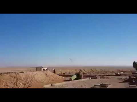 مقاتلة ميغ 29 سورية تحيي الجنود بتحليق منخفض و خطر جدا