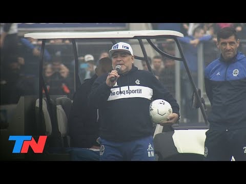 Maradona se presentó en Gimnasia y tuvo un recibimiento histórico