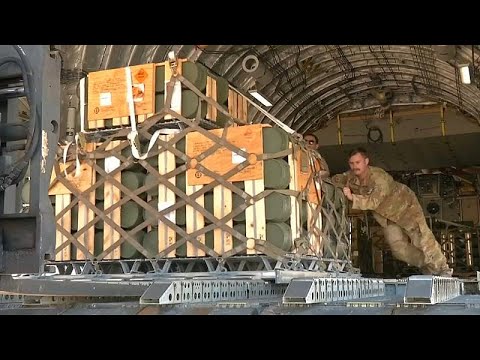 فيديو: الولايات المتحدة تسلم لبنان شحنة صواريخ موجهة بالليزر