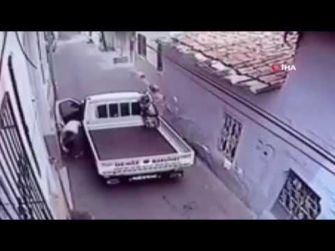 Kamyonetin altında kalan 2 yaşındaki çocuk öldü