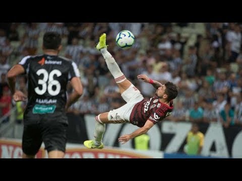ARRASCAETA FAZ GOL INACREDITÁVEL DE BICICLETA NO CAMPEONATO BRASILEIRO PELO FLAMENGO