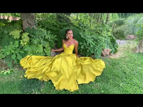 ديما قندلفت بإطلالة جريئة في أحدث جلسة تصوير لها في سوريا