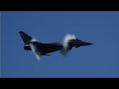 سقوط طائرة حربية إيطالية ومصرع طيارها