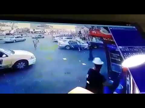 مواطن يطعن اخرينداخل مركبتهم في الزرقاء