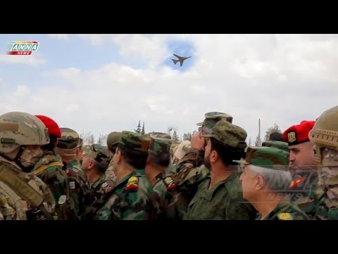 الطيران السوري يحيي وزير الدفاع في القلمون بتحليق منخفض جدا