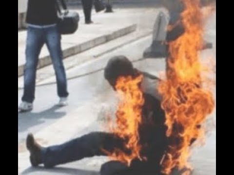 فاجعة بكفتين لبنانى يحرق نفسه لاجل مصاريف أبنته بوعزيزى لبنان هل هيكون هناك ثورة بلبنان؟
