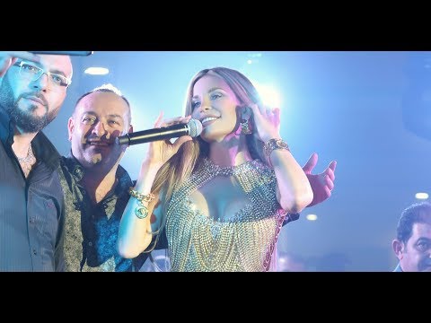 زحمة المعجبين على المسرح يخيف دومينيك في الحفلة