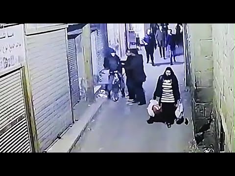شاهد لحظة تفجير الإرهابى لنفسه بالعبوة الناسفة بمنطقة الازهر فى الدرب الأحمر
