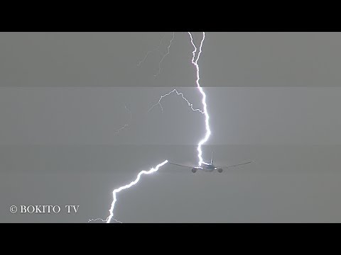 'Lightning Strike' B777-300 on departure @ KL743 // PH-BVS
