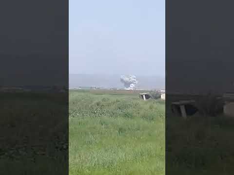 الطيران الحربي الروسي يقصف بصواريخ فراغية  بلدة المستريحة بريف حماة الشمالي