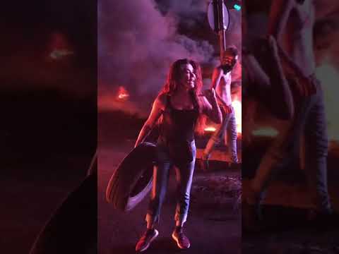 نادين الراسي تحمل اطارا وتقول: "انا جعت"