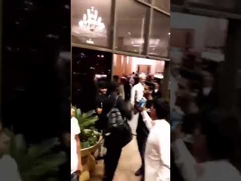 عبدالملك الخيبري يرمي هاتف مشجع