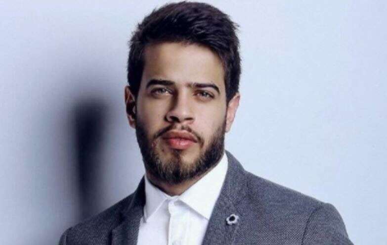 بعد اعتزاله.. أدهم نابلسي يفاجئ الجمهور بإطلالة جديدة له باللون الأبيض