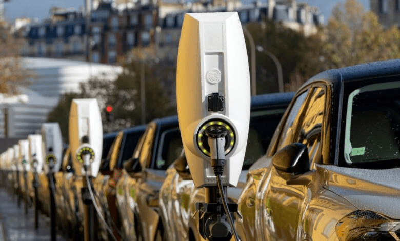 سوق السيارات الكهربائية