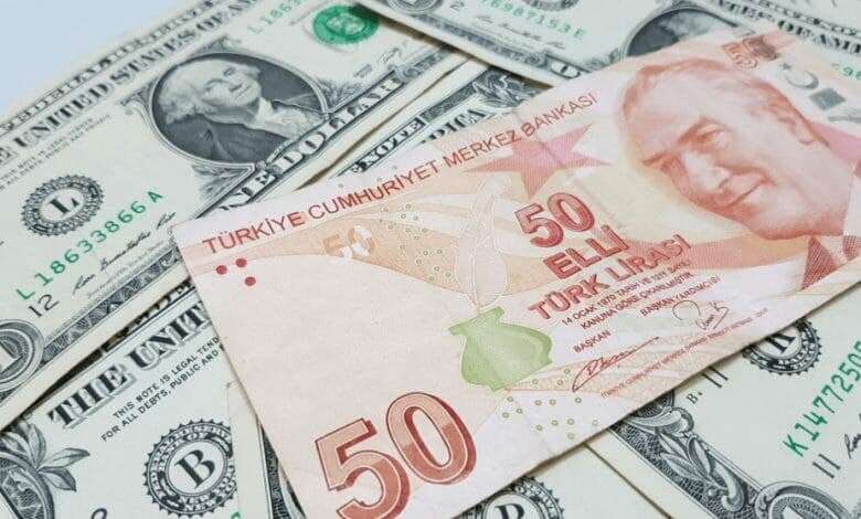 الدولار الأمريكي يتراجع بشكل ملموس أمام الليرة التركية.. إليكم نشرة أسعار اليوم