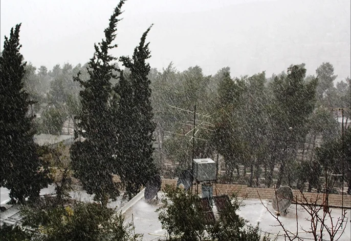 الحرارة دون الصفر وتحذير من تشكل الصقيع وتراكم الثلوج.. حالة الطقس في سوريا اليوم