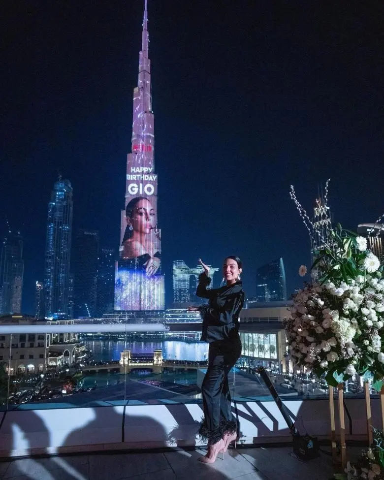 برج خليفة في دبي يحتفل بعيد ميلاد جورجينا.. وكريستيانو رونالدو يرد بهذه الطريقة